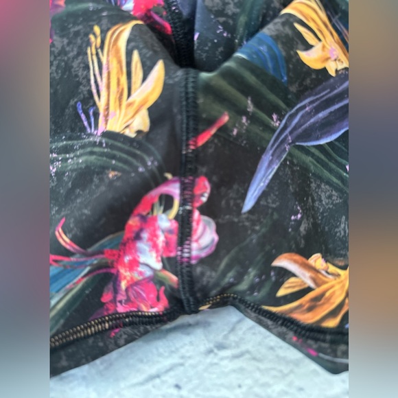 Lululemon Hotty Hot Low-Rise Lined Short 4” Size 6 - Picture 9 of 13